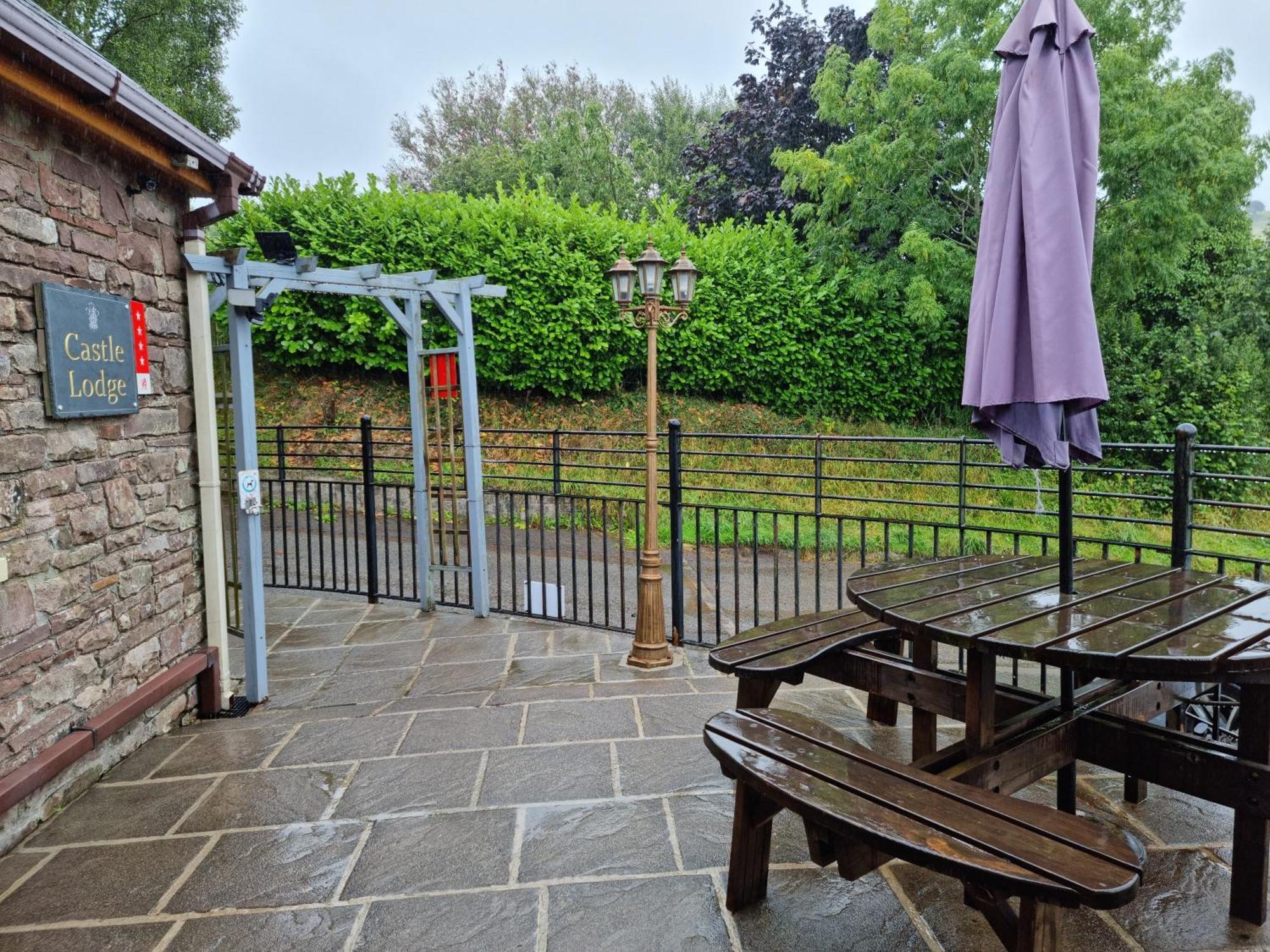Castle Lodge - Brecon Beacons Accommodation Sennybridge Exterior foto
